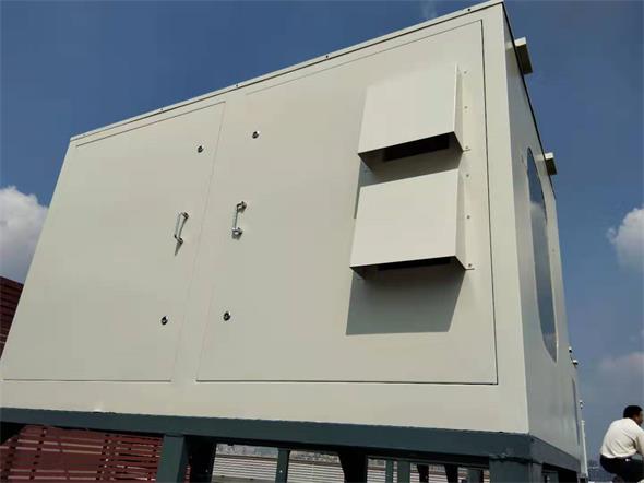华太宝成功的研发生产了NEC4万流明的投影机恒温箱。